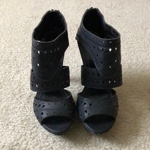 Black heels size 7